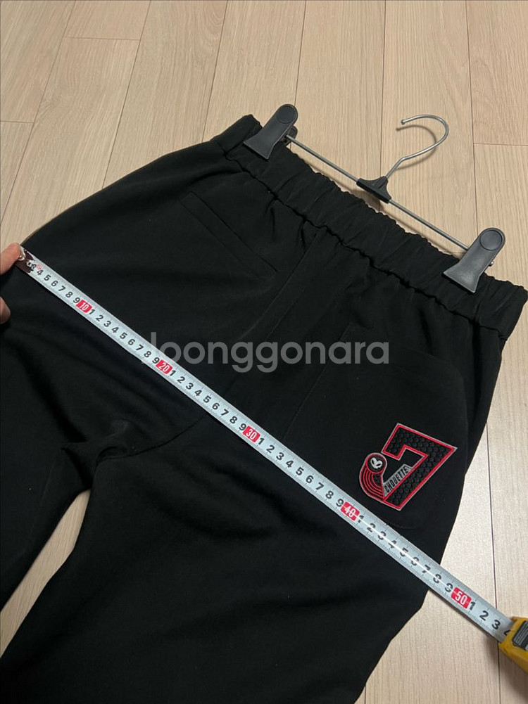 럭키슈에뜨 포켓 자수 버튼 포인트 배색 라인 핀턱 뒷밴딩 팬츠 바지 슬랙스 블랙--5