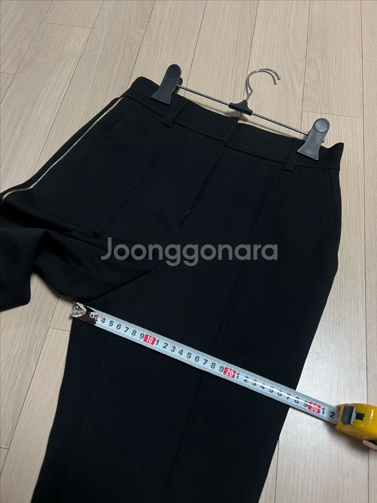 럭키슈에뜨 포켓 자수 버튼 포인트 배색 라인 핀턱 뒷밴딩 팬츠 바지 슬랙스 블랙--3