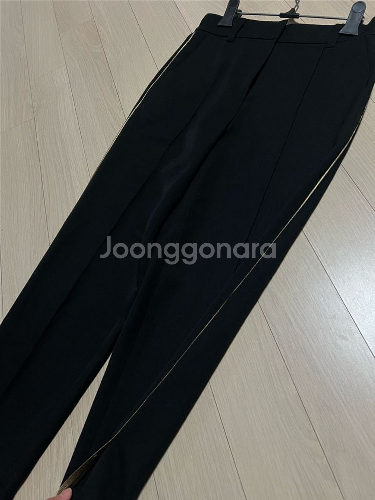 럭키슈에뜨 포켓 자수 버튼 포인트 배색 라인 핀턱 뒷밴딩 팬츠 바지 슬랙스 블랙--7