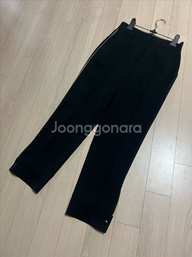럭키슈에뜨 포켓 자수 버튼 포인트 배색 라인 핀턱 뒷밴딩 팬츠 바지 슬랙스 블랙--10