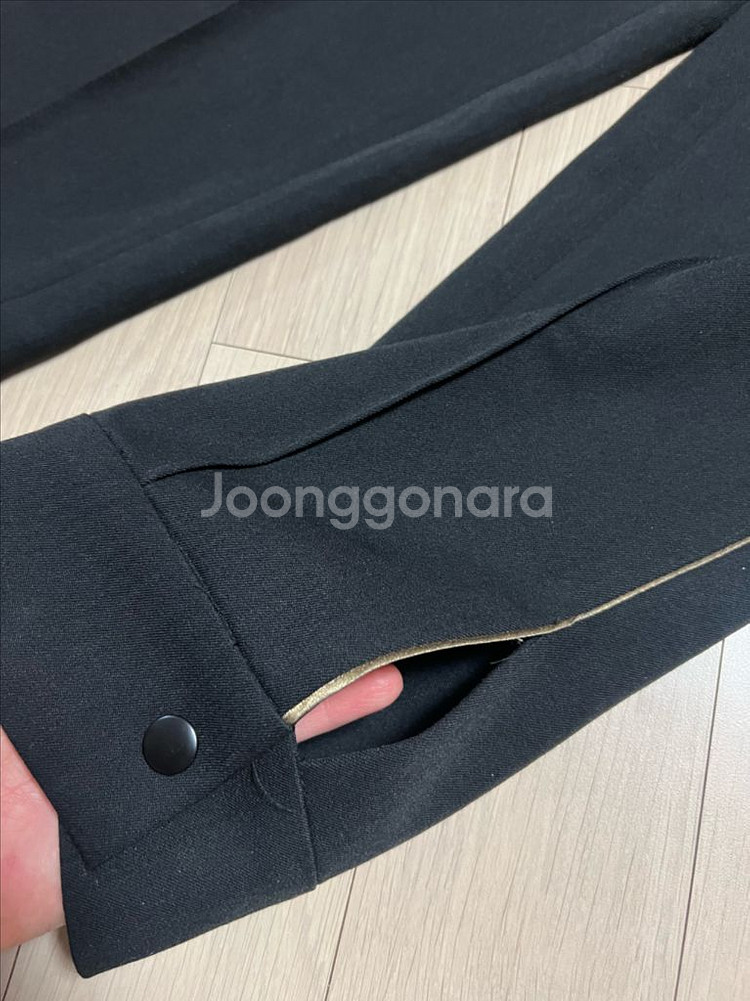 럭키슈에뜨 포켓 자수 버튼 포인트 배색 라인 핀턱 뒷밴딩 팬츠 바지 슬랙스 블랙--17