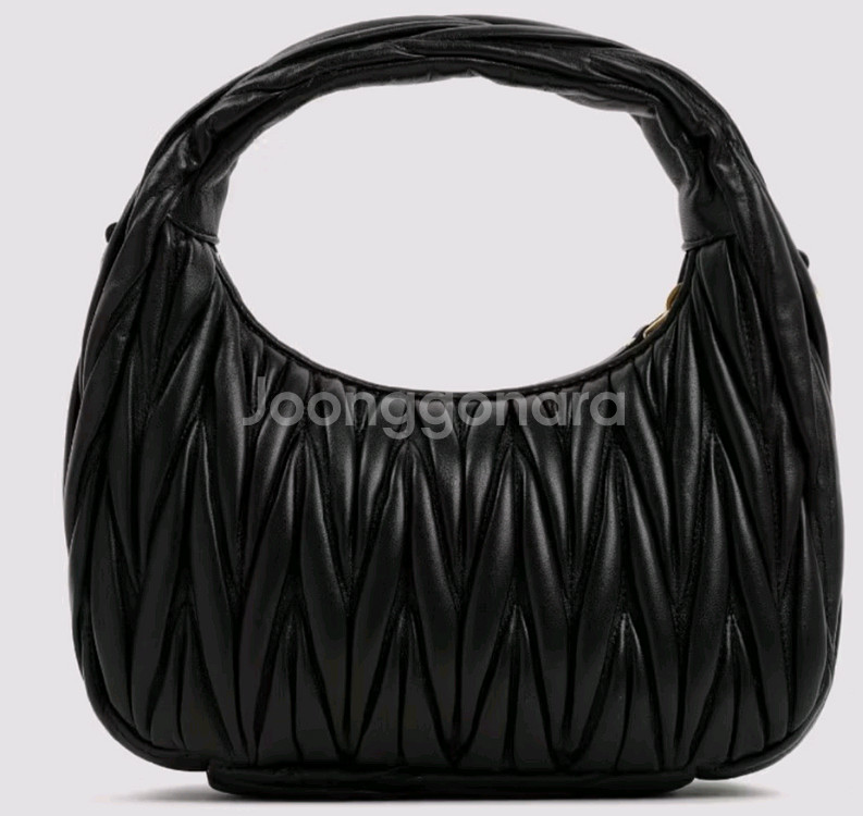 정품) 미우미우 퀼티드 가죽 숄더백. 가방 !!--2