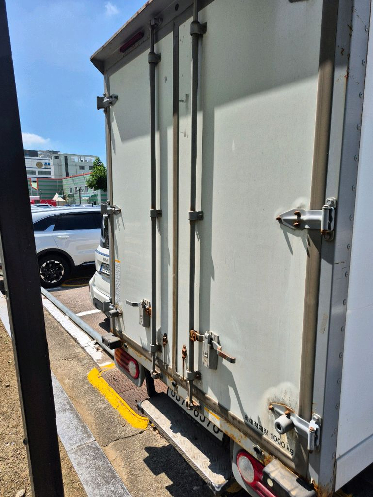 소형 화물차 포터탑차1톤 이미지