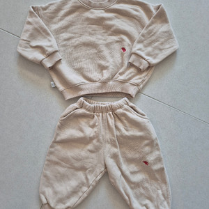 므므브 상하 셋업 M사이즈 (24m)