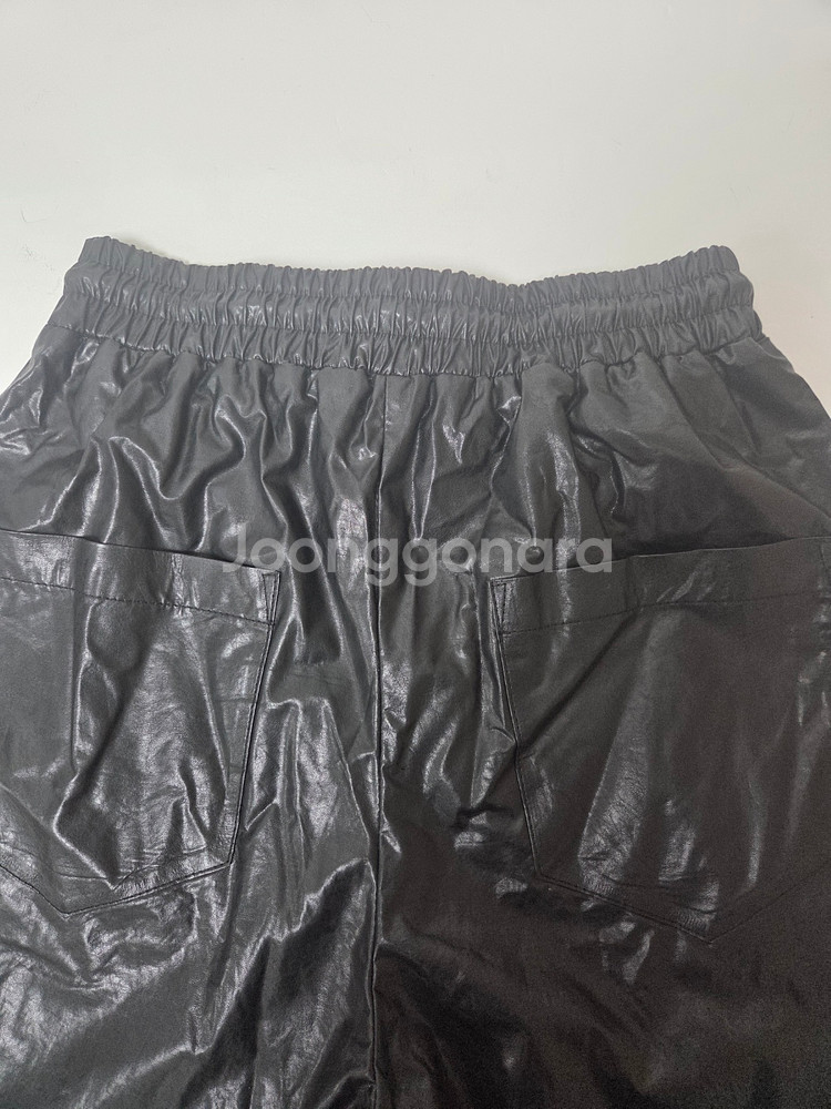 럭키슈에뜨 페이크 레더 와이드 팬츠 블랙(M)--7