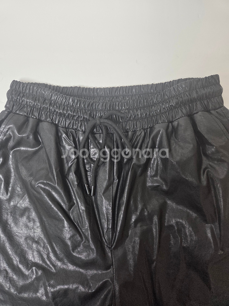 럭키슈에뜨 페이크 레더 와이드 팬츠 블랙(M)--6