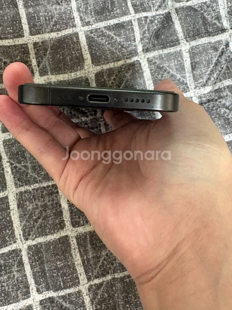 아이폰15프로 128기가 블랙티타늄 판매합니다.--3