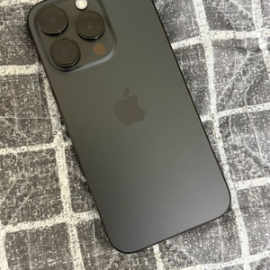 아이폰15프로 128기가 블랙티타늄 판매합니다.