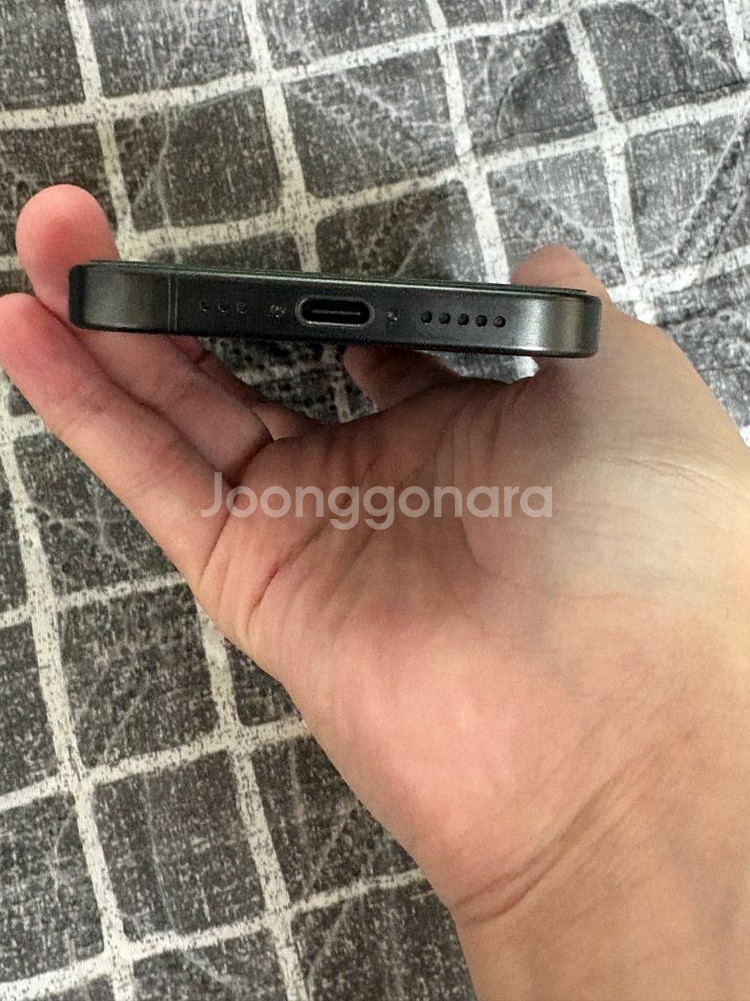 아이폰15프로 128기가 블랙티타늄 판매합니다.--4