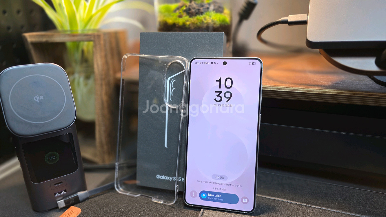 갤럭시 S25 엣지 256 실버 정상해지 SS급 판매합니다.--0