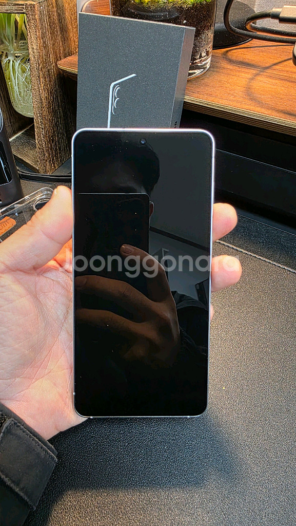 갤럭시 S25 엣지 256 실버 정상해지 SS급 판매합니다.--2