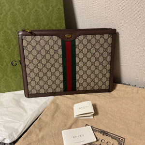 백화점판 구찌 GG 오피디아 포트폴리오 클러치 거의 새것