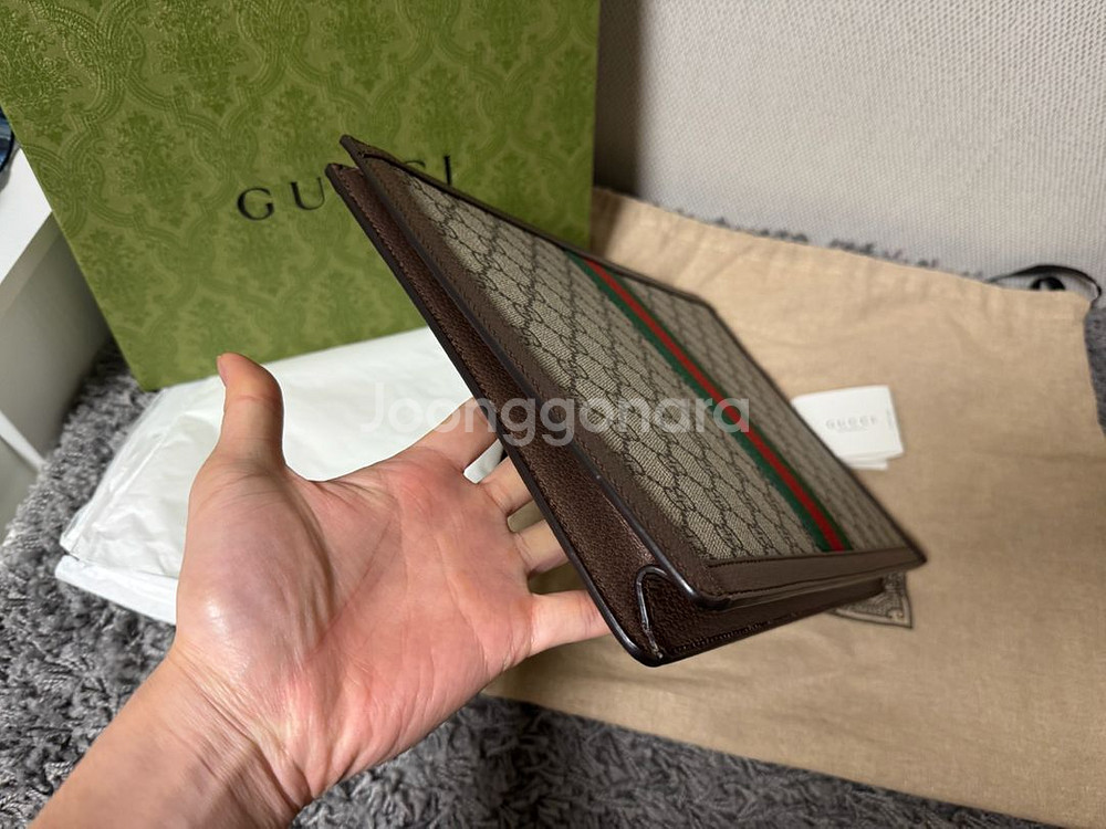 백화점판 구찌 GG 오피디아 포트폴리오 클러치 거의 새것--3