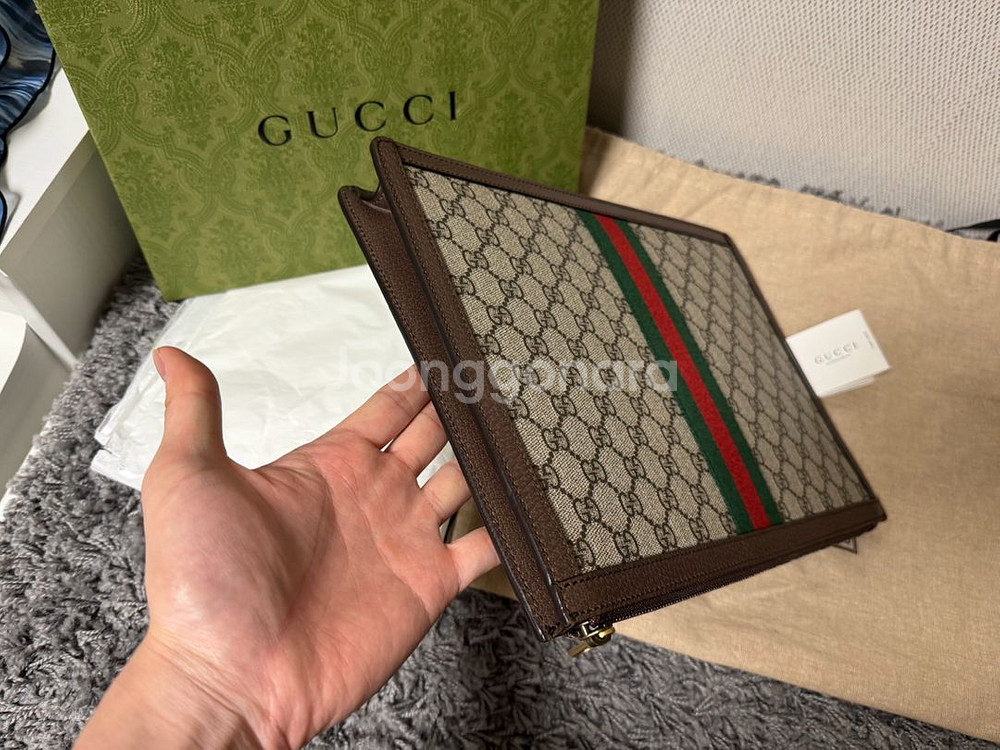 백화점판 구찌 GG 오피디아 포트폴리오 클러치 거의 새것--6