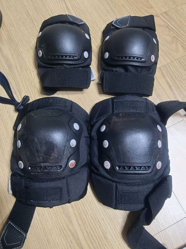 데카트론 오셀로 핏5 인라인스케이트+헬멧MF500+보호대 세트 팝니다.(240-260mm) 이미지