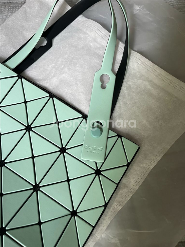 [새상품]바오바오 프리즘 플러스 토트 미니백 민트--3