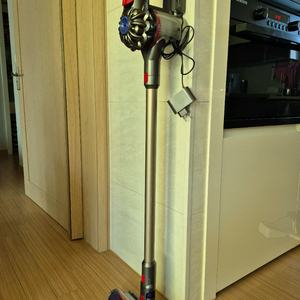 다이슨 V8 무선청소기