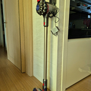 다이슨 V8 무선청소기