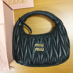 미우미우 완더 호보백 스몰 숄더백 블랙