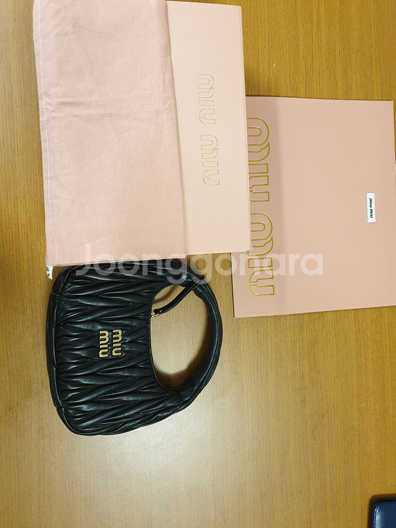 미우미우 완더 호보백 스몰 숄더백 블랙--1