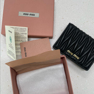 미우미우 마테라쎄 카드지갑 새상품
