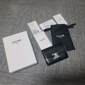 셀린느 트리옹프 플랩 샤이니 카프스킨 카드지갑