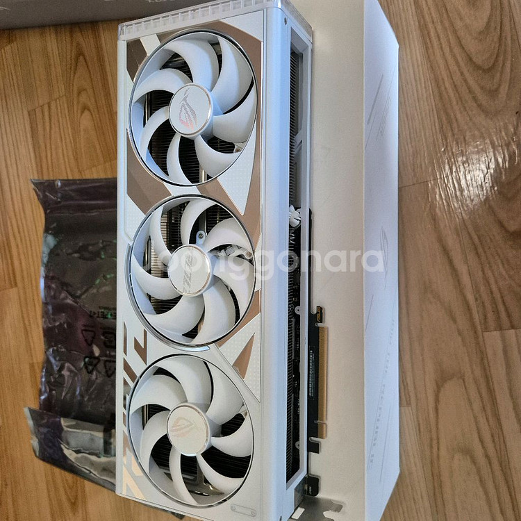 RTX 4080 SUPER 로그 스트릭스 화이트--2
