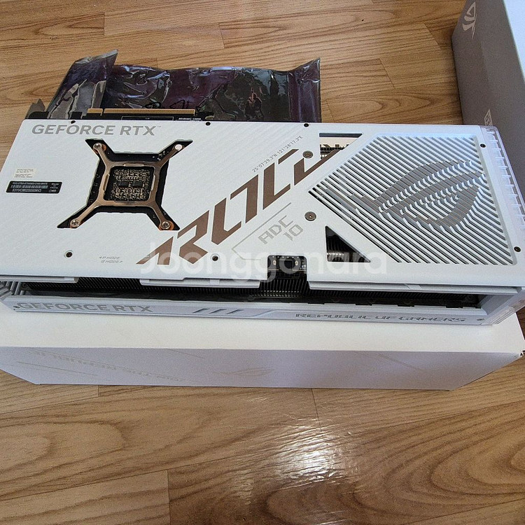 RTX 4080 SUPER 로그 스트릭스 화이트--3