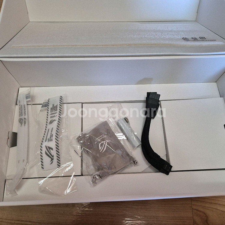 RTX 4080 SUPER 로그 스트릭스 화이트--4