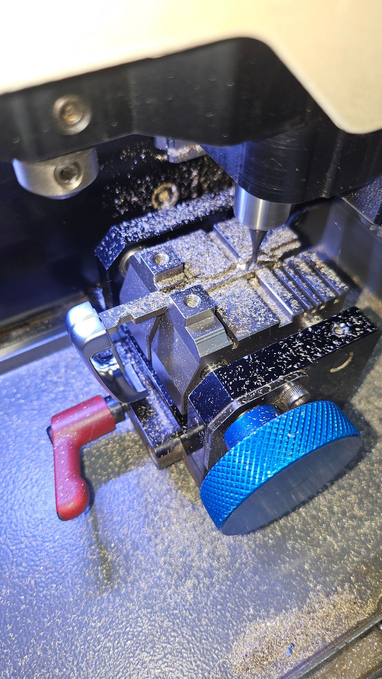 BMW 118d 2013년식 올키 분실 → 신규 스마트키 복원 제작 완료(화성시 출장]) 이미지