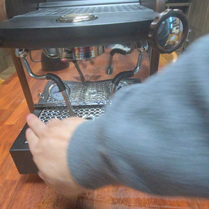 엘로치오 자르R 에스프레소 머신 2022년 모델