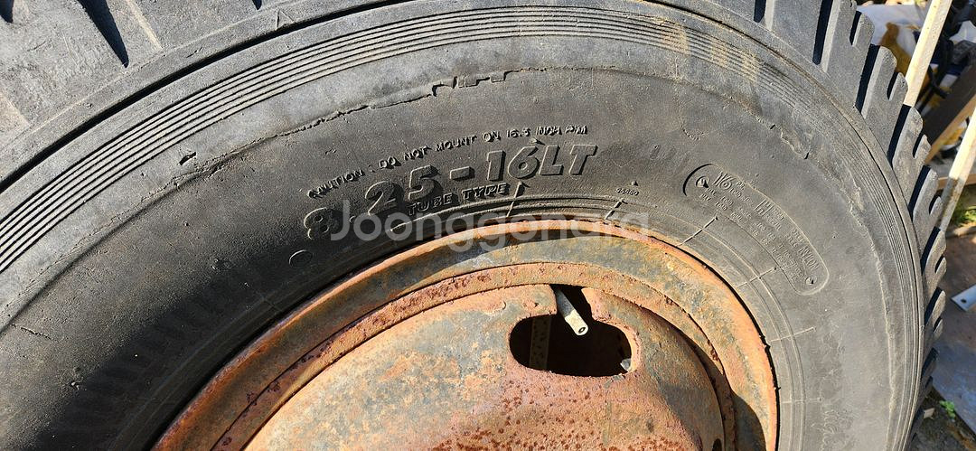 퇴비살포기 거름살포기 타이어 8.25-16LT 한개--1