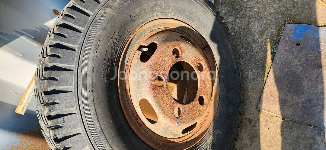 퇴비살포기 거름살포기 타이어 8.25-16LT 한개--2