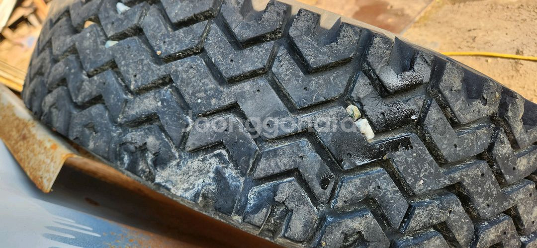 퇴비살포기 거름살포기 타이어 8.25-16LT 한개--3