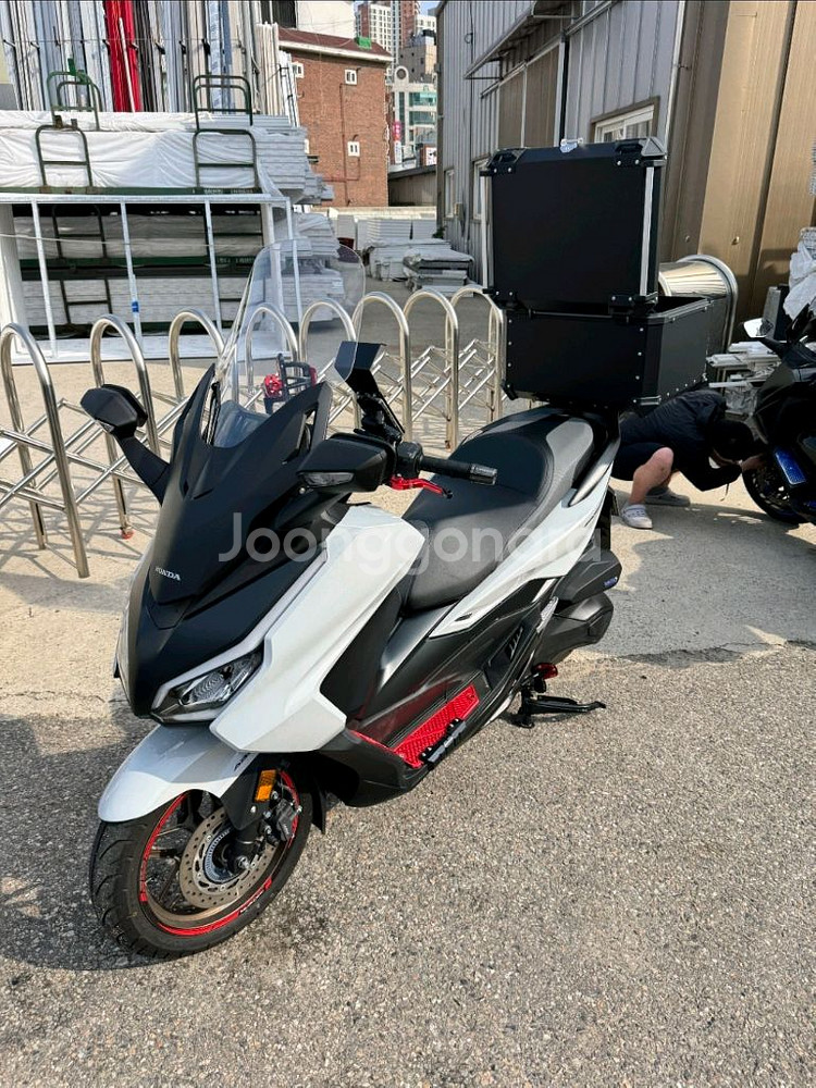 포르자350 25년식 4월 2000키로 팝니다--0