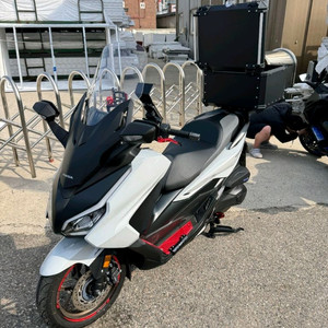 포르자350 25년식 4월 2000키로 팝니다