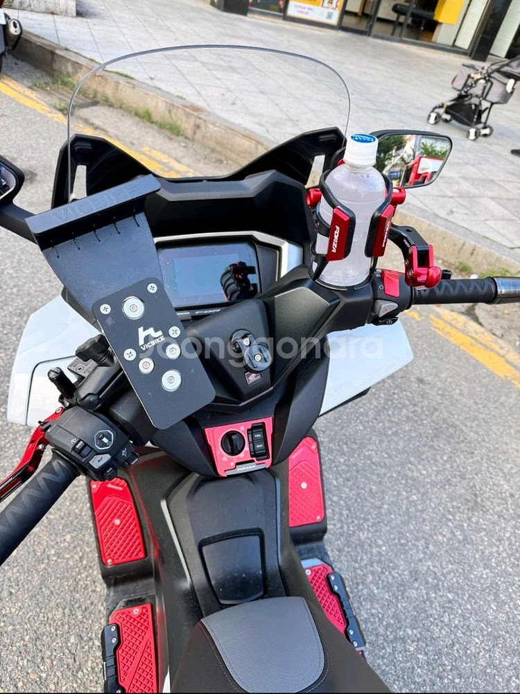 포르자350 25년식 4월 2000키로 팝니다--2