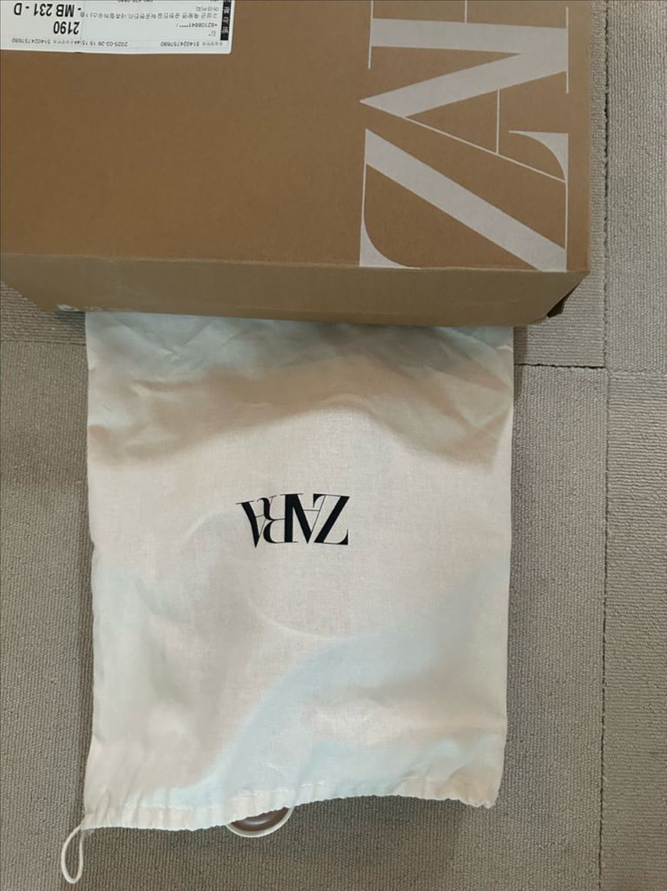 자라 메시 자수장식 백리스 260 팝니다.--5