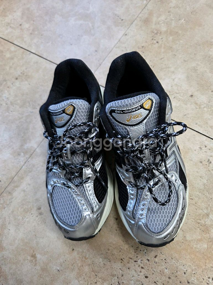 아식스 젤님버스10.1 사이즈235--0