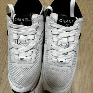 샤넬 로고 스니커즈