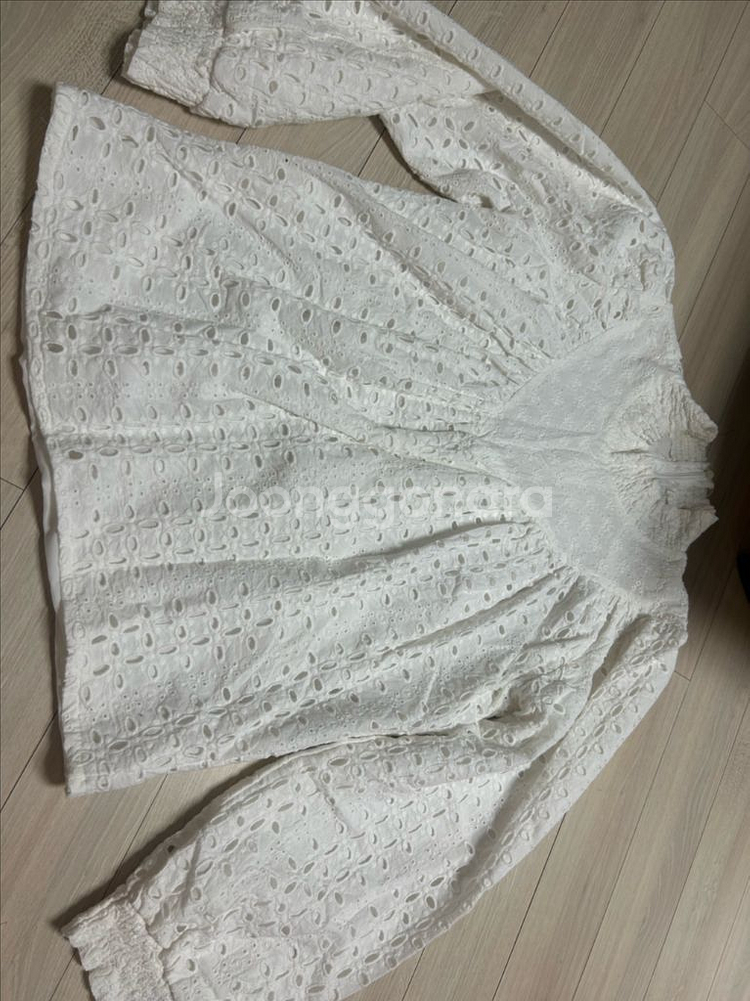 바이씨니 펀칭 블라우스--0