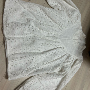 바이씨니 펀칭 블라우스