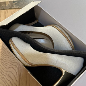 탠디 여성 펌프스 힐 235mm(실내 2회 착용) 웨딩구두