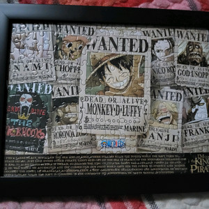 원피스 캐릭터 퍼즐 4종 150피스 3종류 300피스 한종류 총 네종류 퍼즐 팝니다.