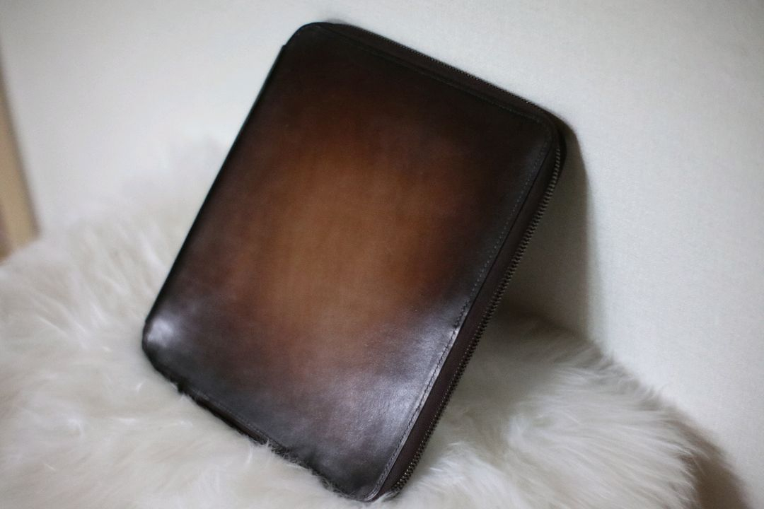 벨루티 폴리오 클러치 지갑 가방 (아이패드미니 수납)--0