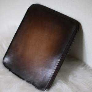 벨루티 폴리오 클러치 지갑 가방 (아이패드미니 수납)