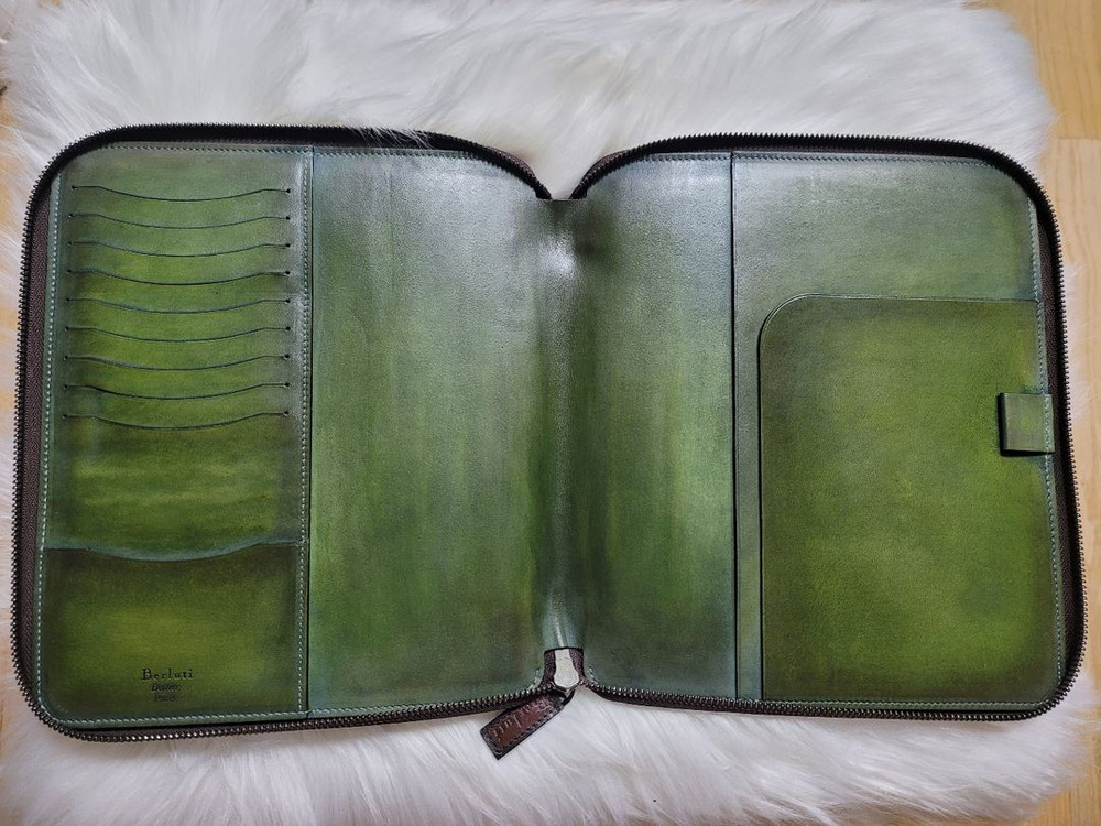 벨루티 폴리오 클러치 지갑 가방 (아이패드미니 수납)--4