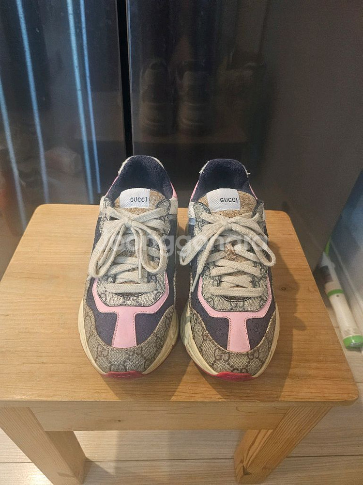 구찌 GG 패턴 스니커즈--2