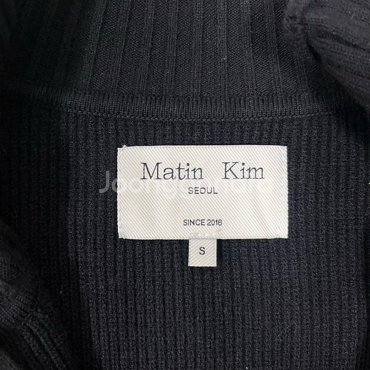 24FW 마뗑킴 스펠 포인트 스트라이프 니트 집압 가디건--4