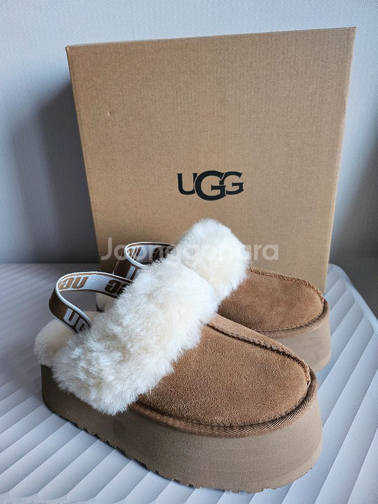 미국 어그(신세계 구매)UGG 로고 밴딩 퍼 카라 플랫폼 샌들 (펀케트)--8